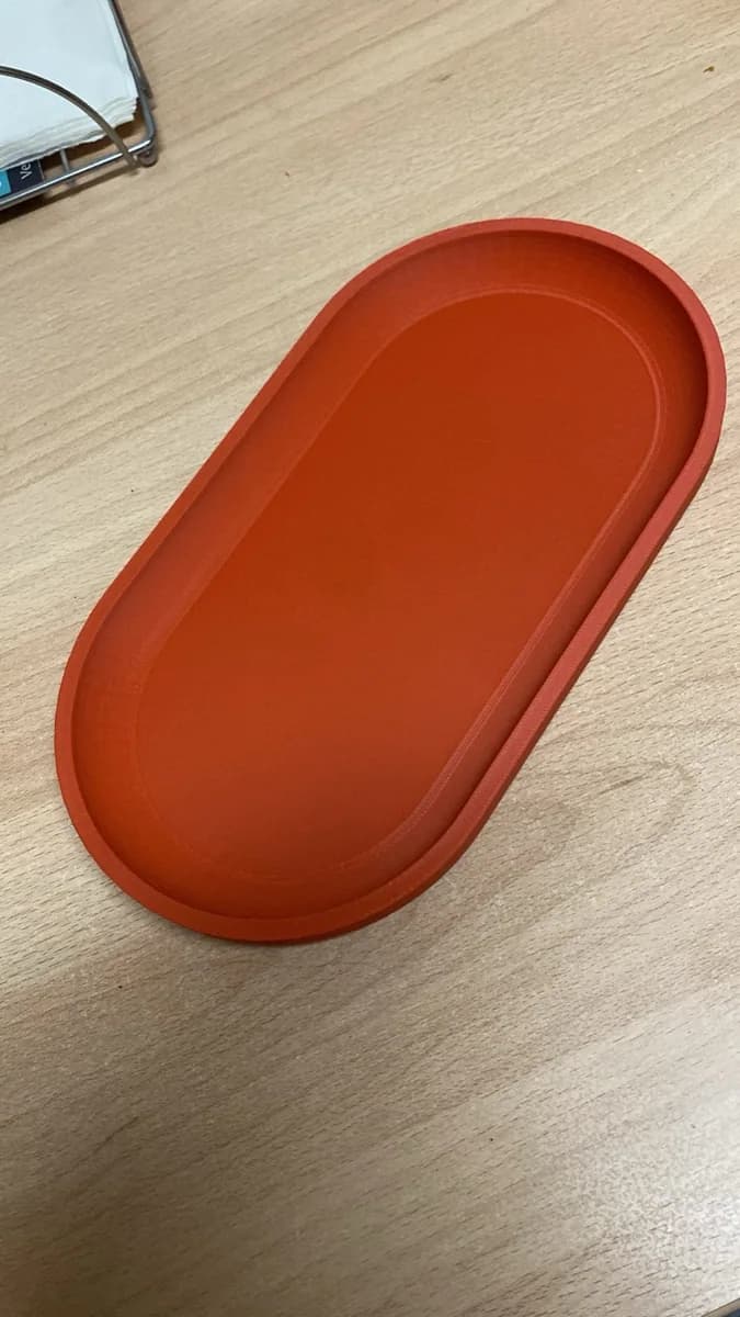 Bandeja roja fabricada por impresión 3D