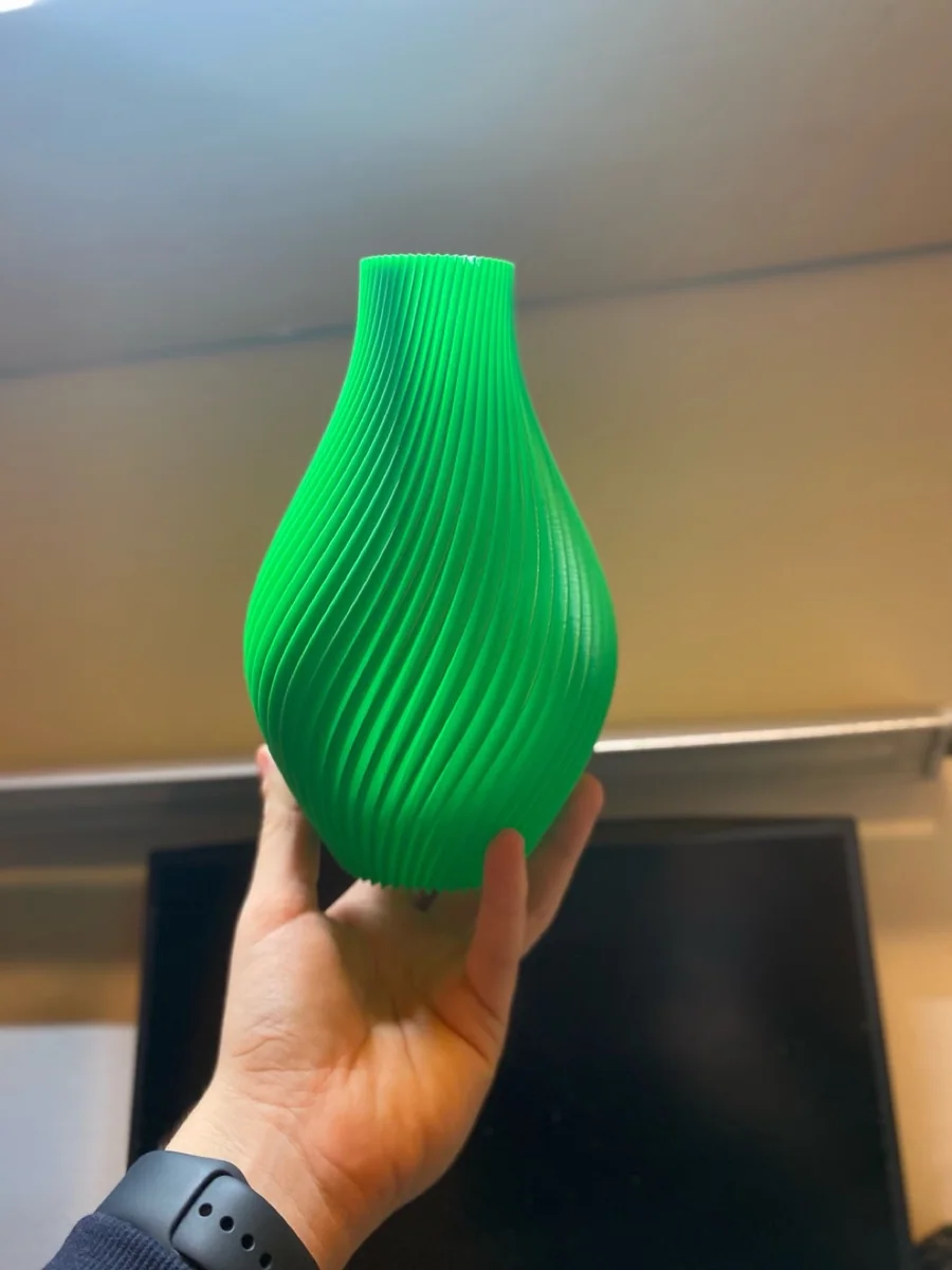Jarrón helicoidal impreso en 3D