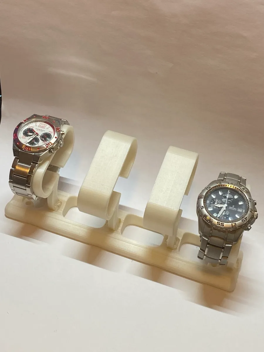 Soporte impreso en 3D para relojes sobre fondo claro
